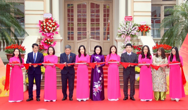 Khai mạc Triển lãm 'Đảng Cộng sản Việt Nam qua các kỳ Đại hội' chào mừng thành công Đại hội XIV- Ảnh 1. Khai mạc Triển lãm 'Đảng Cộng sản Việt Nam qua các kỳ Đại hội' chào mừng thành công Đại hội XIV- Ảnh 1.