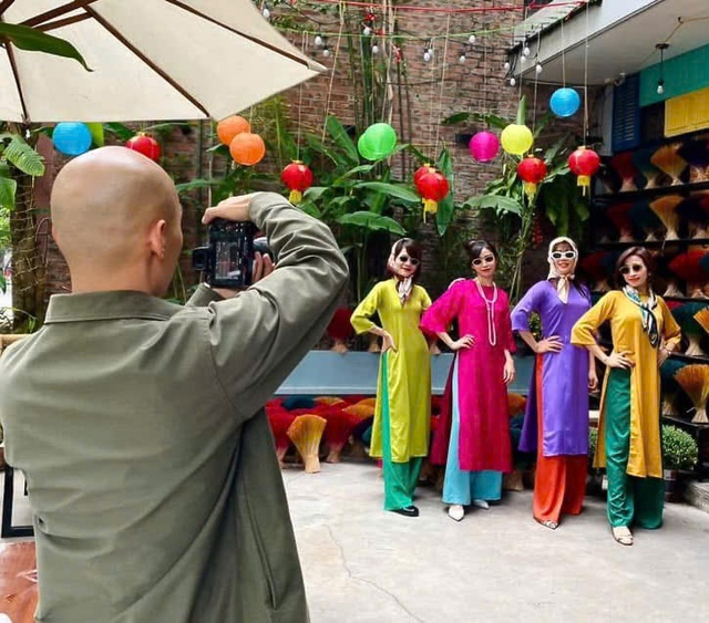 Sắc Xuân tràn ngập, giới trẻ rủ nhau đi chụp ảnh Tết 2026 sớm- Ảnh 3. Sắc Xuân tràn ngập, giới trẻ rủ nhau đi chụp ảnh Tết 2026 sớm- Ảnh 3.