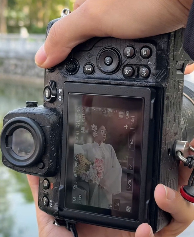 Sắc Xuân tràn ngập, giới trẻ rủ nhau đi chụp ảnh Tết 2026 sớm- Ảnh 4. Sắc Xuân tràn ngập, giới trẻ rủ nhau đi chụp ảnh Tết 2026 sớm- Ảnh 4.