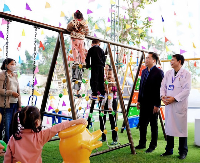 Bệnh viện Phổi Nghệ An hoàn thiện sân chơi cho bệnh nhi- Ảnh 9.
