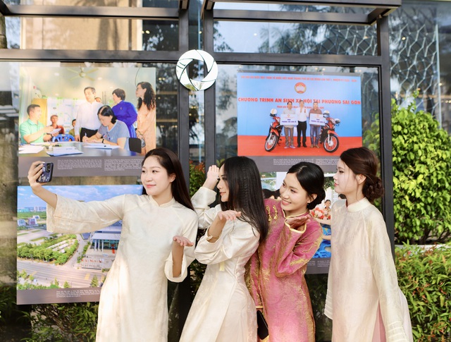 Người dân thích thú check-in Con đường nhiếp ảnh 'độc nhất vô nhị' ở TPHCM- Ảnh 7. Người dân thích thú check-in Con đường nhiếp ảnh 'độc nhất vô nhị' ở TPHCM- Ảnh 7.