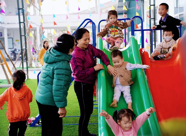 Bệnh viện Phổi Nghệ An hoàn thiện sân chơi cho bệnh nhi- Ảnh 2.