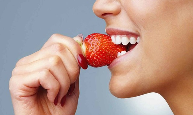 Bí kíp ăn dâu tây giúp giảm cân, trắng da ‘siêu tốc’ cho chị em đón Tết- Ảnh 1.