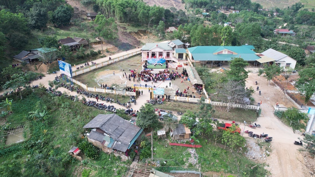 Báo Sức khỏe và Đời sống góp quà vui Xuân biên giới cùng đồng bào Mã Liềng- Ảnh 26. Báo Sức khỏe và Đời sống góp quà vui Xuân biên giới cùng đồng bào Mã Liềng- Ảnh 26.