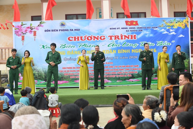 Báo Sức khỏe và Đời sống góp quà vui Xuân biên giới cùng đồng bào Mã Liềng- Ảnh 13. Báo Sức khỏe và Đời sống góp quà vui Xuân biên giới cùng đồng bào Mã Liềng- Ảnh 13.