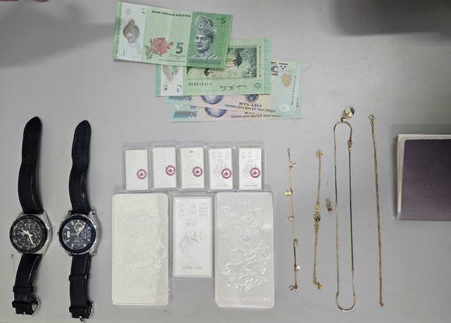 Đánh bạc thua hết tiền, hai đối tượng người nước ngoài đột nhập nhà dân trộm cắp tài sản trị giá 300 triệu- Ảnh 2.