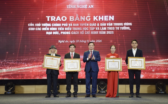 Nghệ An: Báo chí phải là 'ngọn cờ dẫn dắt', lan tỏa khát vọng phát triển- Ảnh 3. Nghệ An: Báo chí phải là 'ngọn cờ dẫn dắt', lan tỏa khát vọng phát triển- Ảnh 3.