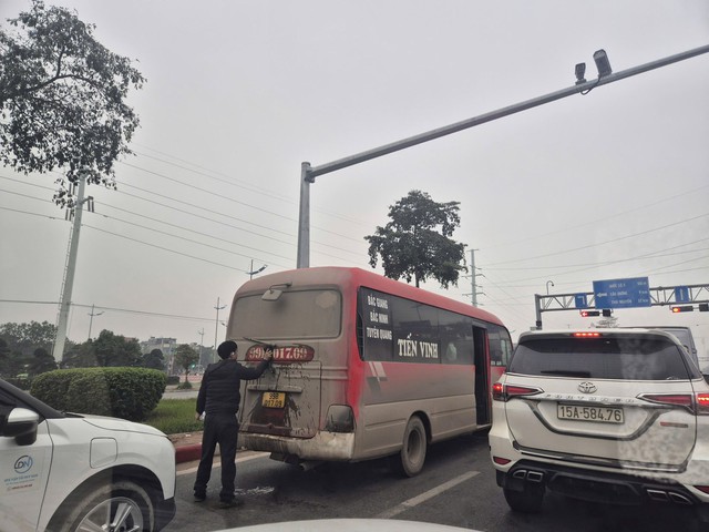 Trường hợp nào không bị xử phạt khi bùn đất che kín biển số?- Ảnh 1. Trường hợp nào không bị xử phạt khi bùn đất che kín biển số?- Ảnh 1.