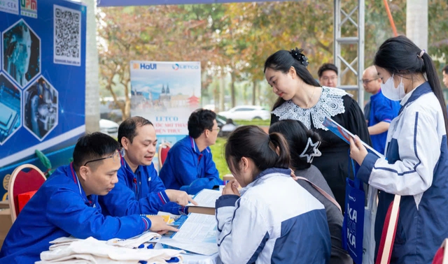 Vì sao tuyển sinh đại học 2026 phải siết xét học bạ và hạ điểm cộng IELTS?- Ảnh 1.