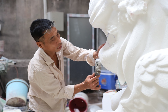 Thâu đêm chế tác linh vật ngựa khổng lồ biết cử động cho đường hoa Nguyễn Huệ 2026- Ảnh 8.
