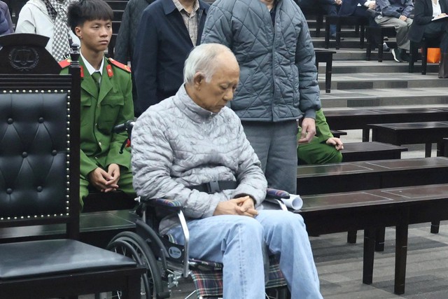 Cựu Tổng giám đốc VICEM bị đề nghị 15-17 năm tù trong vụ tòa nhà nghìn tỷ bỏ hoang 10 năm- Ảnh 2. Cựu Tổng giám đốc VICEM bị đề nghị 15-17 năm tù trong vụ tòa nhà nghìn tỷ bỏ hoang 10 năm- Ảnh 2.