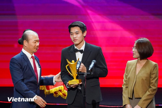 Cúp Chiến thắng 2025: Trịnh Thu Vinh lập kỷ lục, thầy Kim và Đình Bắc ghi dấu ấn- Ảnh 1. Cúp Chiến thắng 2025: Trịnh Thu Vinh lập kỷ lục, thầy Kim và Đình Bắc ghi dấu ấn- Ảnh 1.