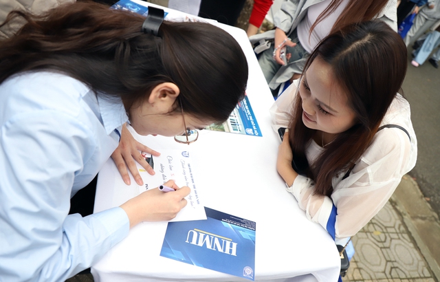 Nhiều trường công bố mức học phí đại học 2026, thí sinh cần biết- Ảnh 1. Nhiều trường công bố mức học phí đại học 2026, thí sinh cần biết- Ảnh 1.