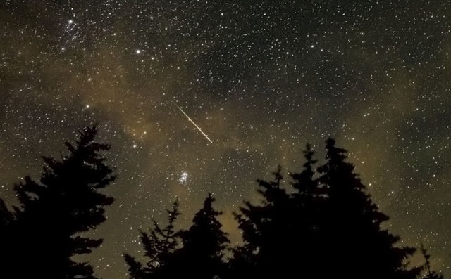 Đêm nay sẽ diễn ra cực điểm mưa sao băng Quadrantids - Ảnh 1. Đêm nay sẽ diễn ra cực điểm mưa sao băng Quadrantids - Ảnh 1.