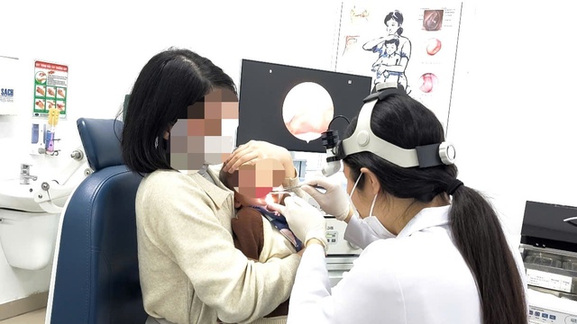 Ghim tất sắc nhọn mắc trong họng bé trai- Ảnh 3. Ghim tất sắc nhọn mắc trong họng bé trai- Ảnh 3.