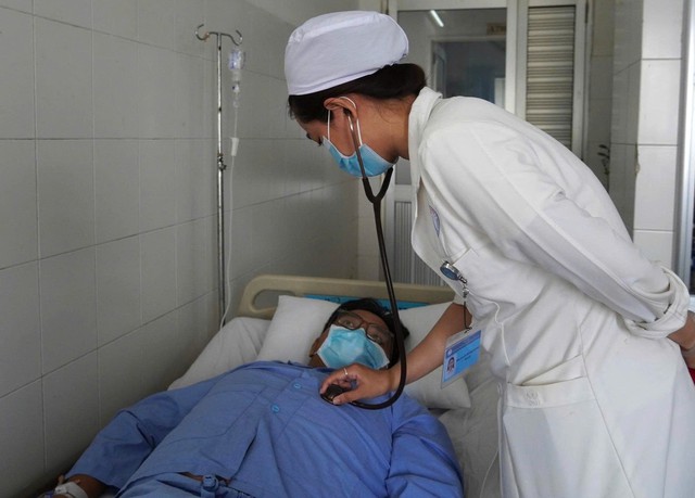 Cứu sống thanh niên 27 tuổi suy hô hấp nguy kịch bằng kỹ thuật ECMO- Ảnh 1. Cứu sống thanh niên 27 tuổi suy hô hấp nguy kịch bằng kỹ thuật ECMO- Ảnh 1.