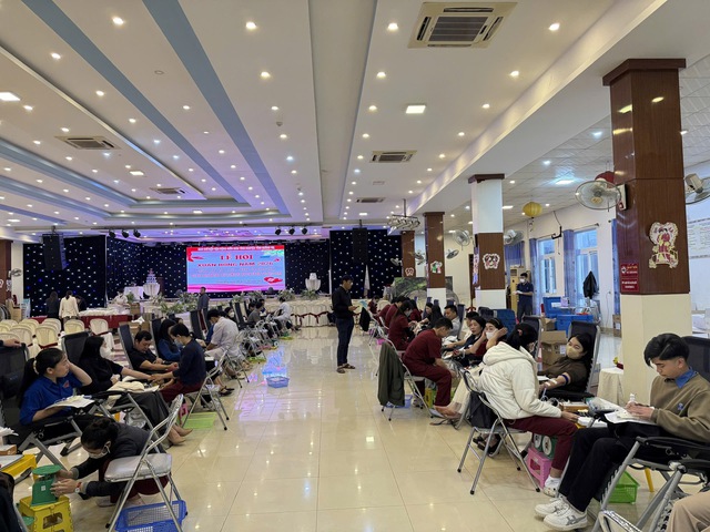 Thu hơn 400 đơn vị máu trong lễ hội Xuân hồng ở vùng núi phía Tây Quảng Trị- Ảnh 1.