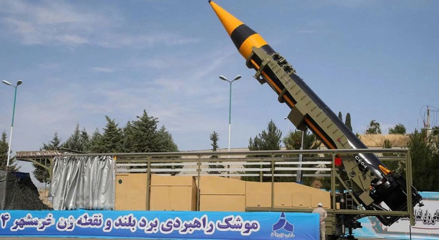 Tên lửa tầm xa Khorramshahr-4 của Iran khiến Mỹ và Israel 'đau đầu'- Ảnh 1.
