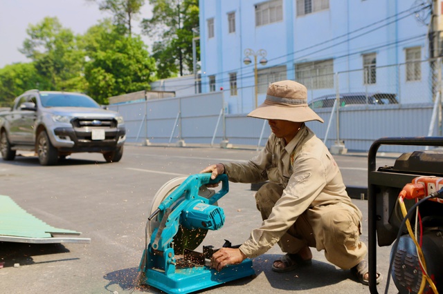 Lập rào chắn phục vụ thi công hầm chui trên Quốc lộ 13- Ảnh 7. Lập rào chắn phục vụ thi công hầm chui trên Quốc lộ 13- Ảnh 7.