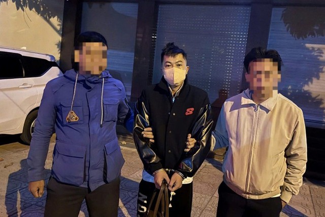 Vờ mua vàng, cướp giật rồi tẩu thoát- Ảnh 2. Vờ mua vàng, cướp giật rồi tẩu thoát- Ảnh 2.