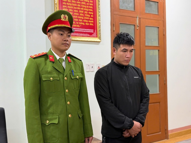 Bắt kẻ dùng đũa đâm tới tấp vào mặt tài xế taxi- Ảnh 1. Bắt kẻ dùng đũa đâm tới tấp vào mặt tài xế taxi- Ảnh 1.