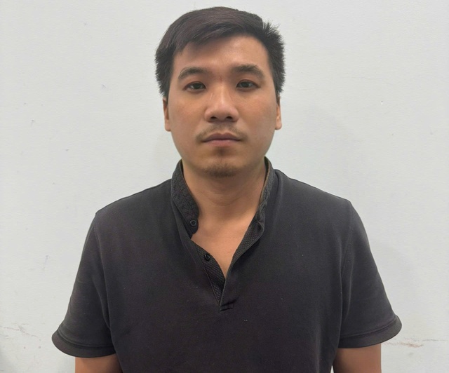 Nam hành khách bị khởi tố khi đánh tài xế, đập phá ô tô do mâu thuẫn- Ảnh 2.