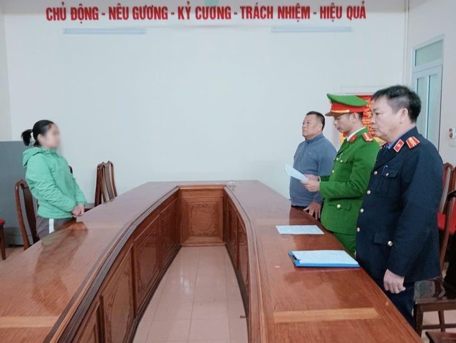 'Nữ quái' cất giấu vàng trong tất vận chuyển trái phép qua biên giới- Ảnh 1. 'Nữ quái' cất giấu vàng trong tất vận chuyển trái phép qua biên giới- Ảnh 1.