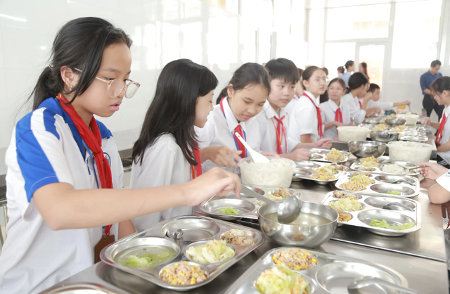 Chiến lược dinh dưỡng học đường: Chìa khóa vàng nâng cao tầm vóc và trí tuệ Việt- Ảnh 1. Chiến lược dinh dưỡng học đường: Chìa khóa vàng nâng cao tầm vóc và trí tuệ Việt- Ảnh 1.