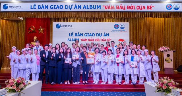 Album 'Năm đầu đời của bé' - Món quà ý nghĩa cho mẹ & bé tại Bệnh viện Hùng Vương- Ảnh 2. Album 'Năm đầu đời của bé' - Món quà ý nghĩa cho mẹ & bé tại Bệnh viện Hùng Vương- Ảnh 2.