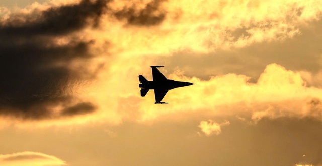 Chiến thuật kiểu NATO 'không cứu nổi' F-16 Ukraine trước hỏa lực Nga- Ảnh 1. Chiến thuật kiểu NATO 'không cứu nổi' F-16 Ukraine trước hỏa lực Nga- Ảnh 1.