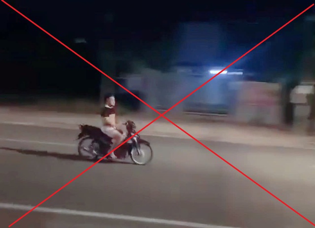 Phạt thanh niên bỏ 2 tay khi đi xe máy, không đội mũ bảo hiểm- Ảnh 1. Phạt thanh niên bỏ 2 tay khi đi xe máy, không đội mũ bảo hiểm- Ảnh 1.