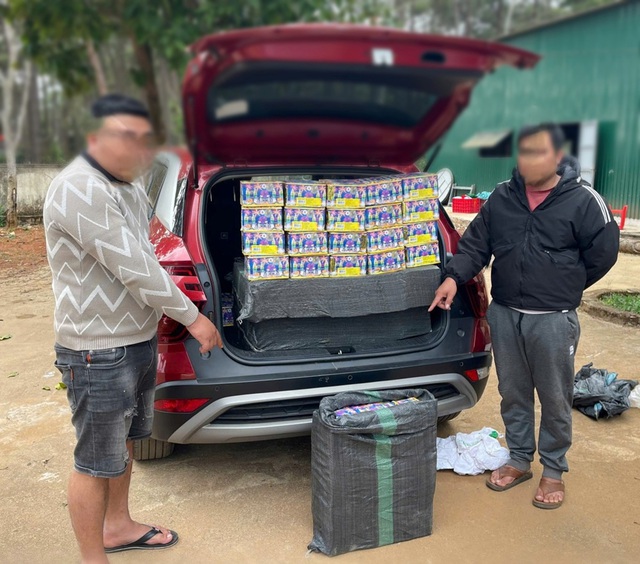Nhận chở thuê 150kg pháo nổ đi giao bị công an bắt quả tang- Ảnh 2. Nhận chở thuê 150kg pháo nổ đi giao bị công an bắt quả tang- Ảnh 2.