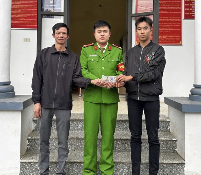 Nhận tiền chuyển nhầm, nam sinh lớp 12 tìm người trả lại- Ảnh 1.