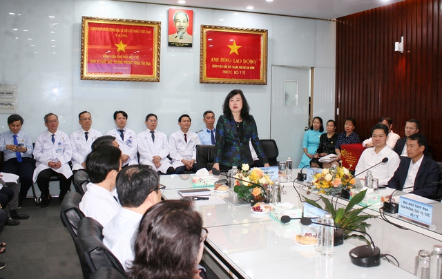 Bộ trưởng Đào Hồng Lan: Bệnh viện Chợ Rẫy cần tạo đột phá về cơ sở vật chất, phát huy vai trò đầu tàu phía Nam- Ảnh 2. Bộ trưởng Đào Hồng Lan: Bệnh viện Chợ Rẫy cần tạo đột phá về cơ sở vật chất, phát huy vai trò đầu tàu phía Nam- Ảnh 2.