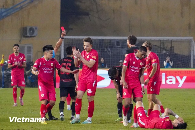 Công an Hà Nội soán ngôi đầu của Ninh Bình FC, khốc liệt cuộc đua tam mã- Ảnh 1.
