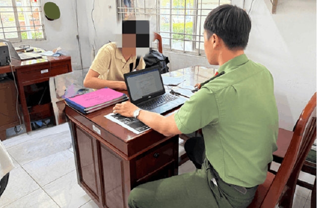 Công an làm việc với người đàn ông có bình luận xúc phạm trên TikTok- Ảnh 1.