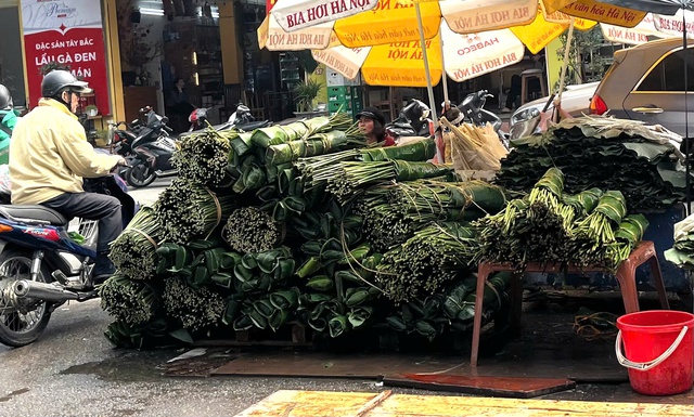 Chợ lá dong tại Hà Nội 'nhuộm xanh' những ngày giáp Tết- Ảnh 9.