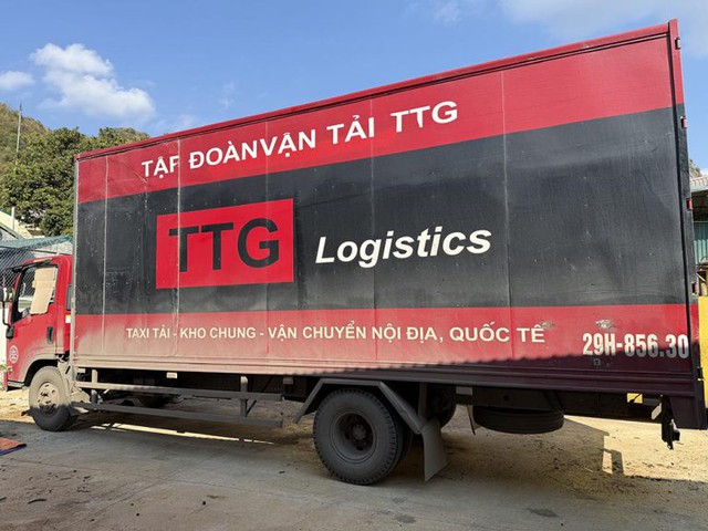 Bắt giữ tài xế xe tải gây tai nạn khiến ô tô con văng xuống suối, 3 người bị thương- Ảnh 2.