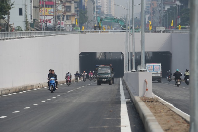Giao thông thông thoáng ngày đầu thông xe đường Vành đai 2,5 và hầm chui Kim Đồng- Ảnh 9.