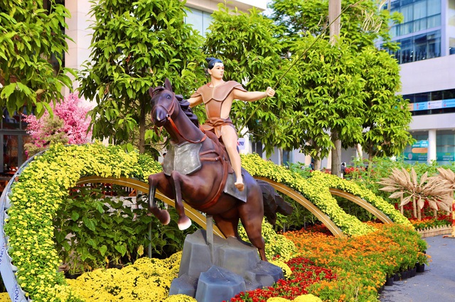 Chưa khai mạc, đường hoa Phú Mỹ Hưng đã hút khách- Ảnh 7.