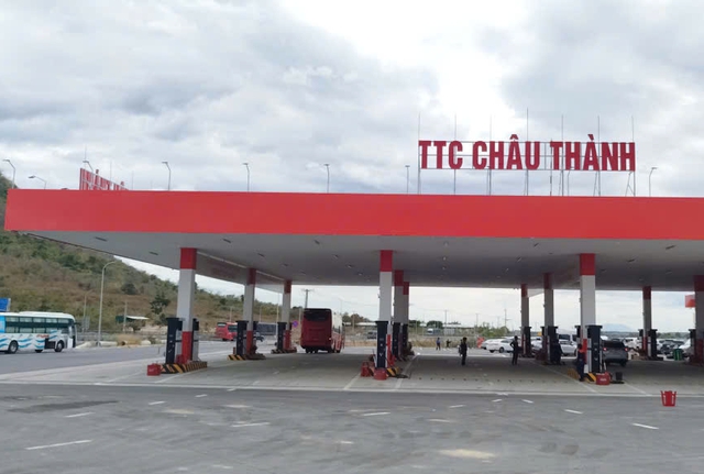 Cao tốc Vĩnh Hảo - Phan Thiết chính thức có trạm xăng và trạm sạc xe điện- Ảnh 1.