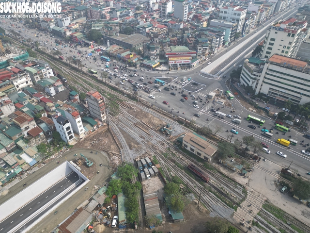 Giao thông thông thoáng ngày đầu thông xe đường Vành đai 2,5 và hầm chui Kim Đồng- Ảnh 2.