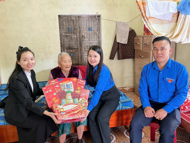 Những bữa tất niên ấm áp cùng Mẹ Việt Nam Anh hùng và các phận đời kém may mắn- Ảnh 1.