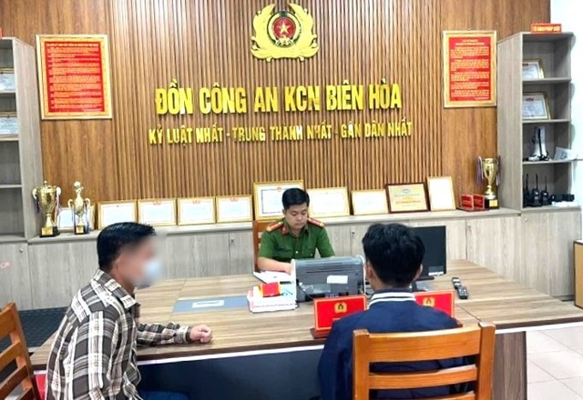 Bắt đối tượng truy nã khi đang làm việc tại khu công nghiệp- Ảnh 1.