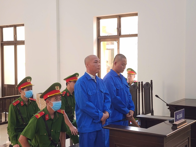 Mặc kệ hành khách la hét, hai lái xe đuổi nhau kinh hoàng trên cao tốc- Ảnh 1.