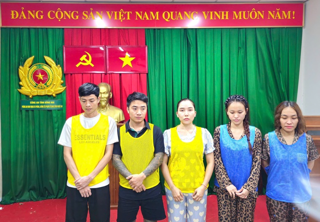 Bắt ổ nhóm lừa đảo 2.500 tỷ đồng: Giả mạo nữ du học sinh xinh đẹp để bẫy nam giới nhiều tiền- Ảnh 1.