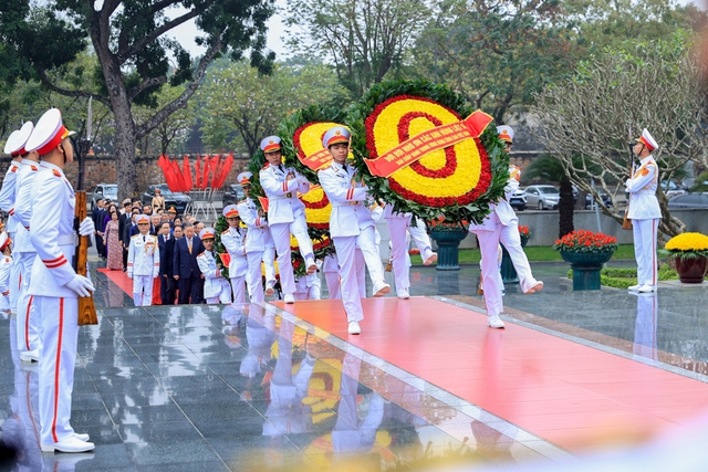 Lãnh đạo Đảng, Nhà nước vào Lăng viếng Bác nhân dịp Tết Nguyên đán Bính Ngọ- Ảnh 3.