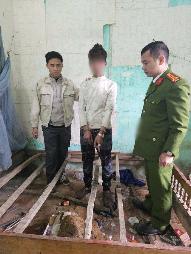 Bắt giữ đối tượng cho công nhân tạm ứng lương bằng ma túy- Ảnh 1. Bắt giữ đối tượng cho công nhân tạm ứng lương bằng ma túy- Ảnh 1.