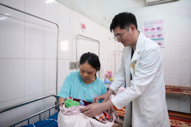 Giành lại sự sống cho mẹ con sản phụ bị xuất huyết buồng ối hiếm gặp ngày cận Tết- Ảnh 1. Giành lại sự sống cho mẹ con sản phụ bị xuất huyết buồng ối hiếm gặp ngày cận Tết- Ảnh 1.