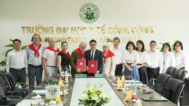 Hành trình 25 năm phát triển của Trường Đại học Y tế công cộng và ngành Y tế công cộng tại Việt Nam- Ảnh 4. Hành trình 25 năm phát triển của Trường Đại học Y tế công cộng và ngành Y tế công cộng tại Việt Nam- Ảnh 4.
